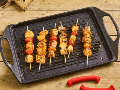 Ustensiles plancha et barbecue : bien cuisiner dehors cet été